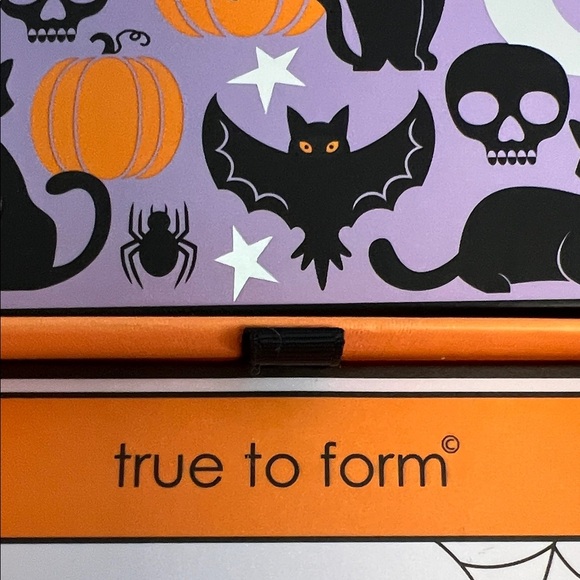 True to Form | Iridescent Spider 🕷️ Bag Charm - Picture 2 of 11